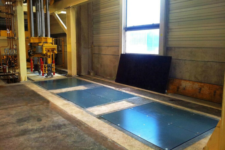 15 t Einbauwaagen in einer Kontrollanlage je 1,50 m x 1,50 m