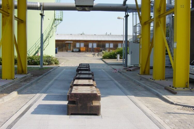 Unterflur-Flachwaage mit 2-tlg. Betonfertigteil-Waagenbrücke